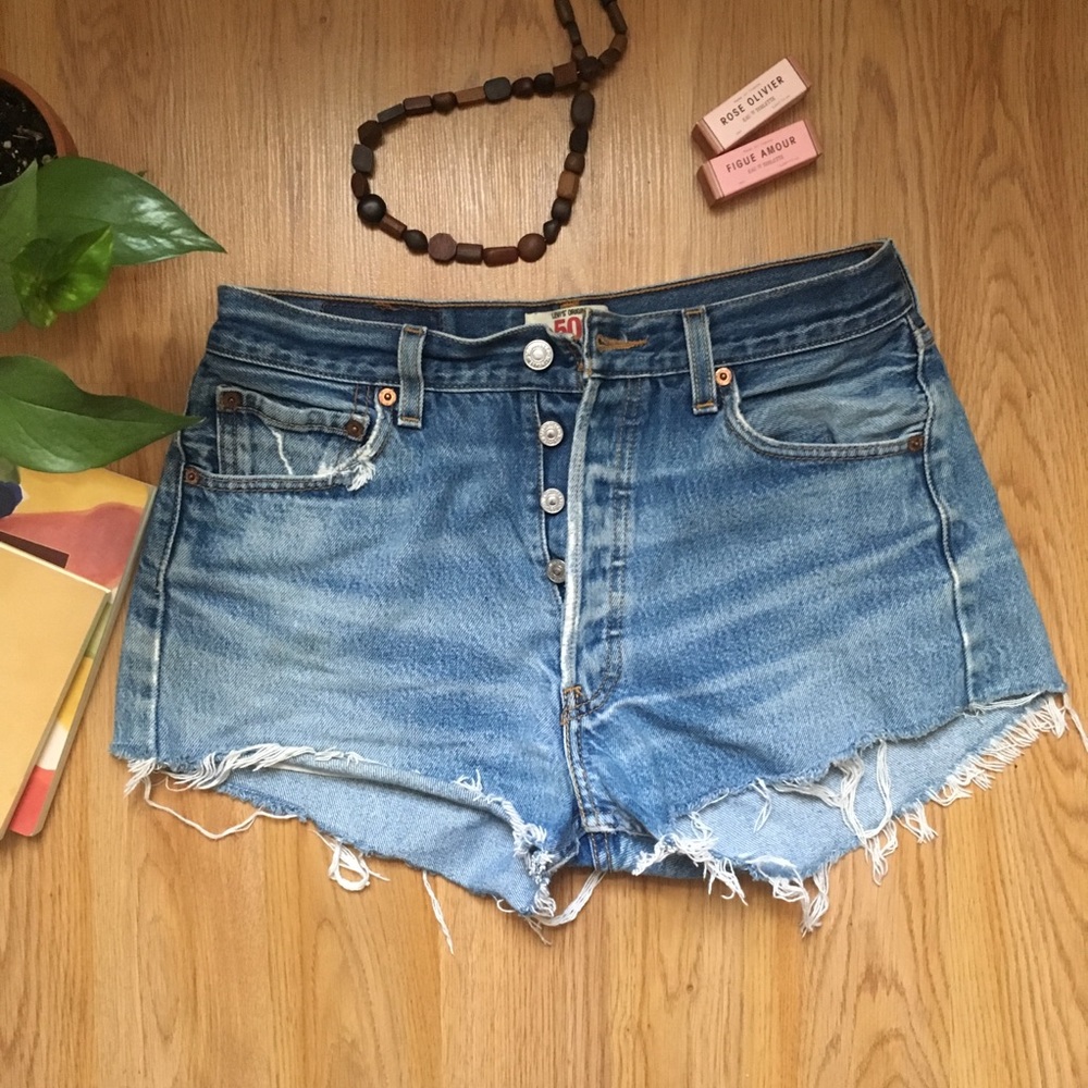 Levi’s 501 cut off button fly shorts 100% cotton